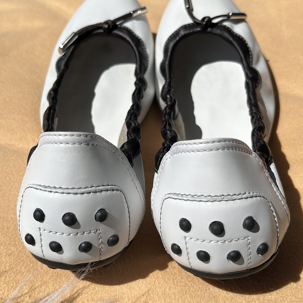 Tod’s White and Black Dee Laccetto Ballerina Flats - Picture 8 of 13